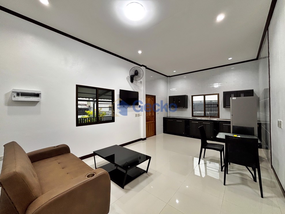 2 ห้องนอน บ้าน  จอมเทียน H013091 (Photo 1)