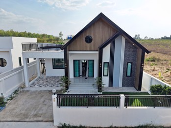 3 ห้องนอน บ้าน in Pornprapar  พัทยาตะวันออก H013101
