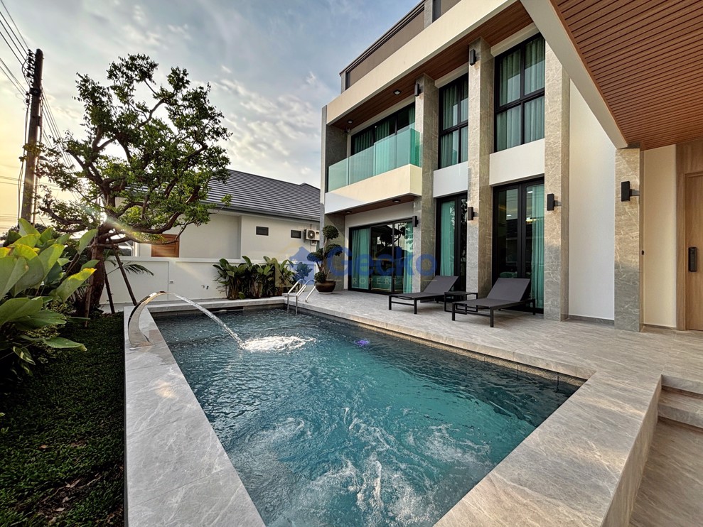5 Bedrooms House in Impress House  East Pattaya H013104 (Photo 1)