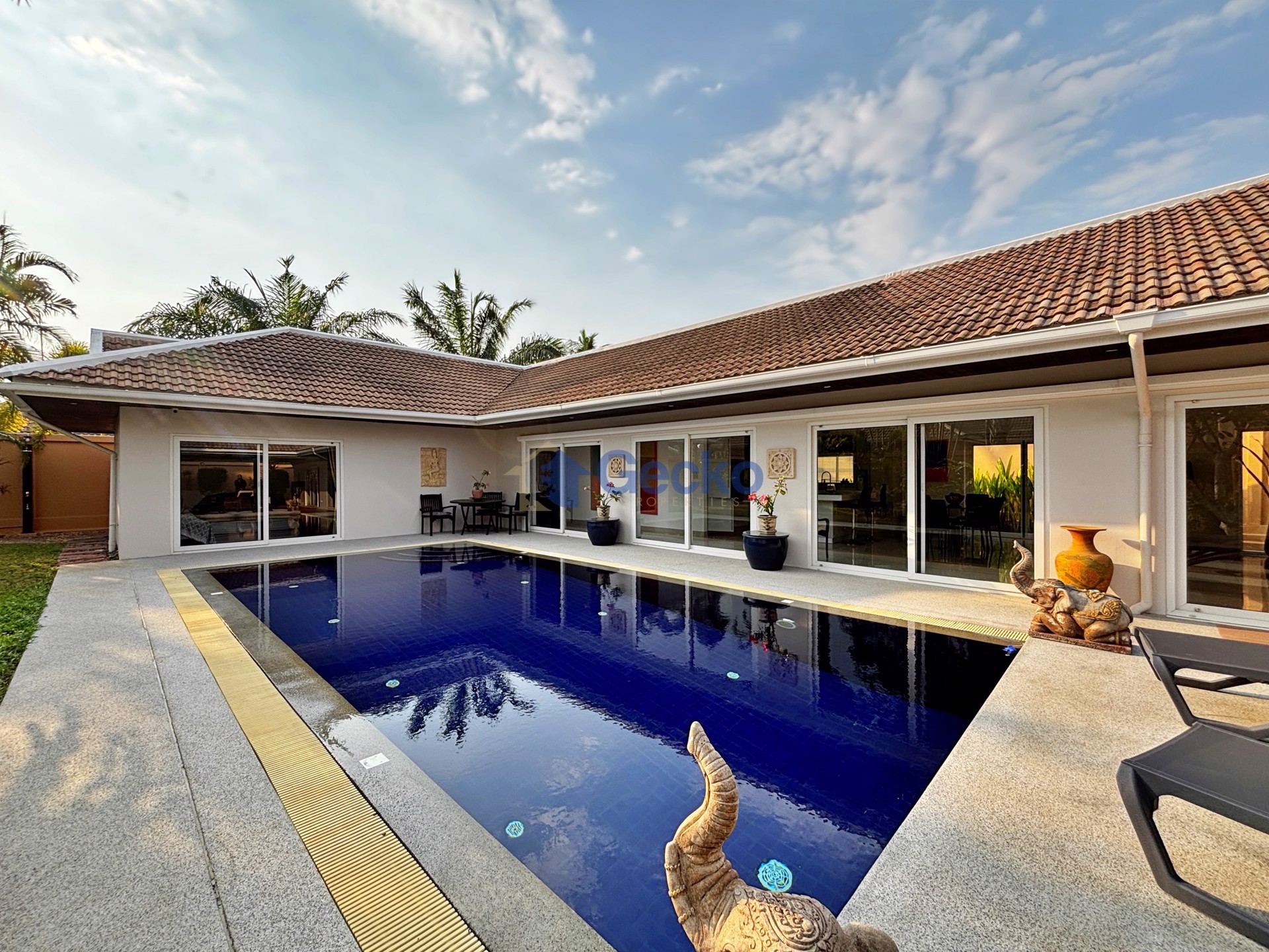 3 Bedrooms House in Sedona Villas East Pattaya H013114 for rent in East Pattaya