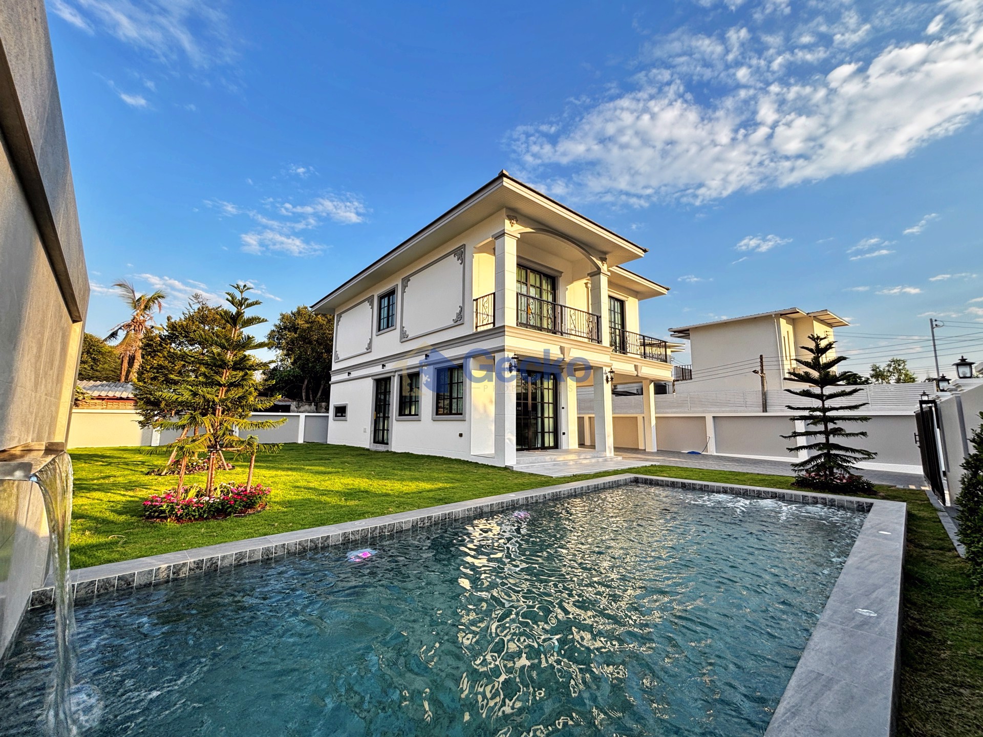 4 Bedrooms House  East Pattaya H013141