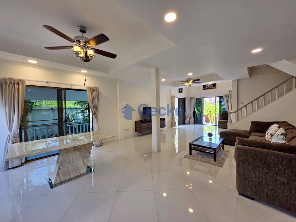 4 Bedrooms House in Central Park 4/2  East Pattaya H013148 (Photo 4)
