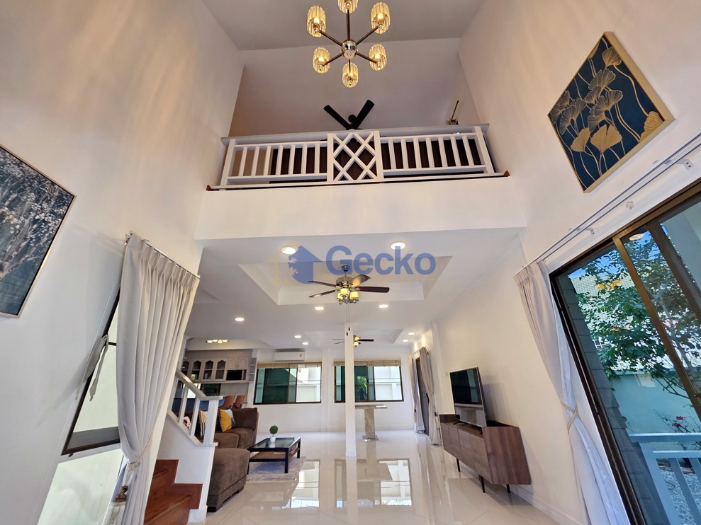 4 Bedrooms House in Central Park 4/2  East Pattaya H013148 (Photo 3)