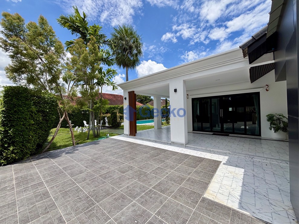 4 ห้องนอน บ้าน in Pattaya Land & House  พัทยาตะวันออก H009756 (Photo 3)