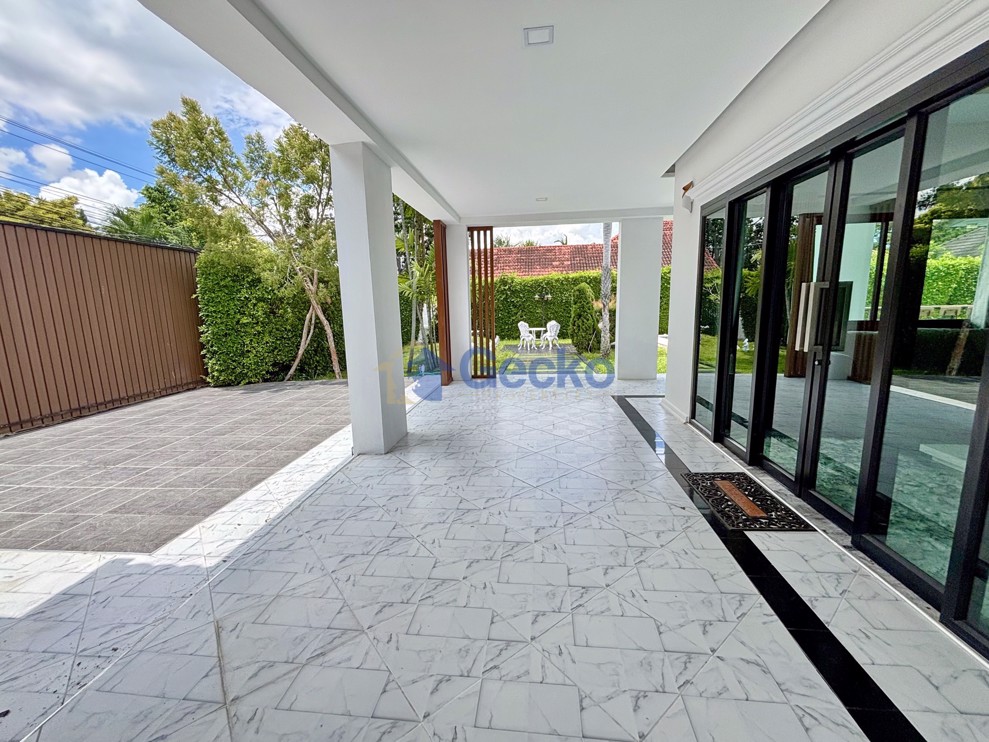 4 ห้องนอน บ้าน in Pattaya Land & House  พัทยาตะวันออก H009756 (Photo 4)