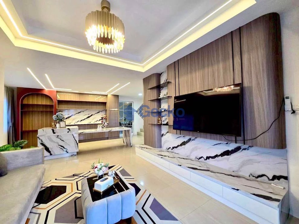4 Bedrooms House in Chokchai Gardens 4  East Pattaya H013163 (Photo 4)