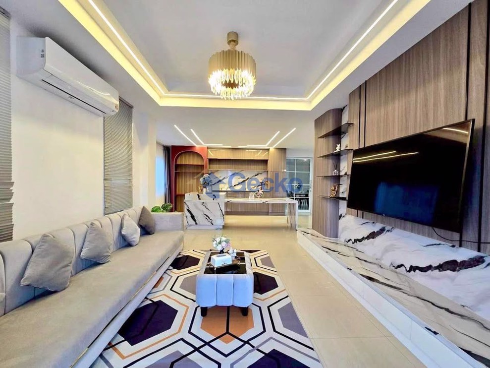 4 Bedrooms House in Chokchai Gardens 4  East Pattaya H013163 (Photo 2)