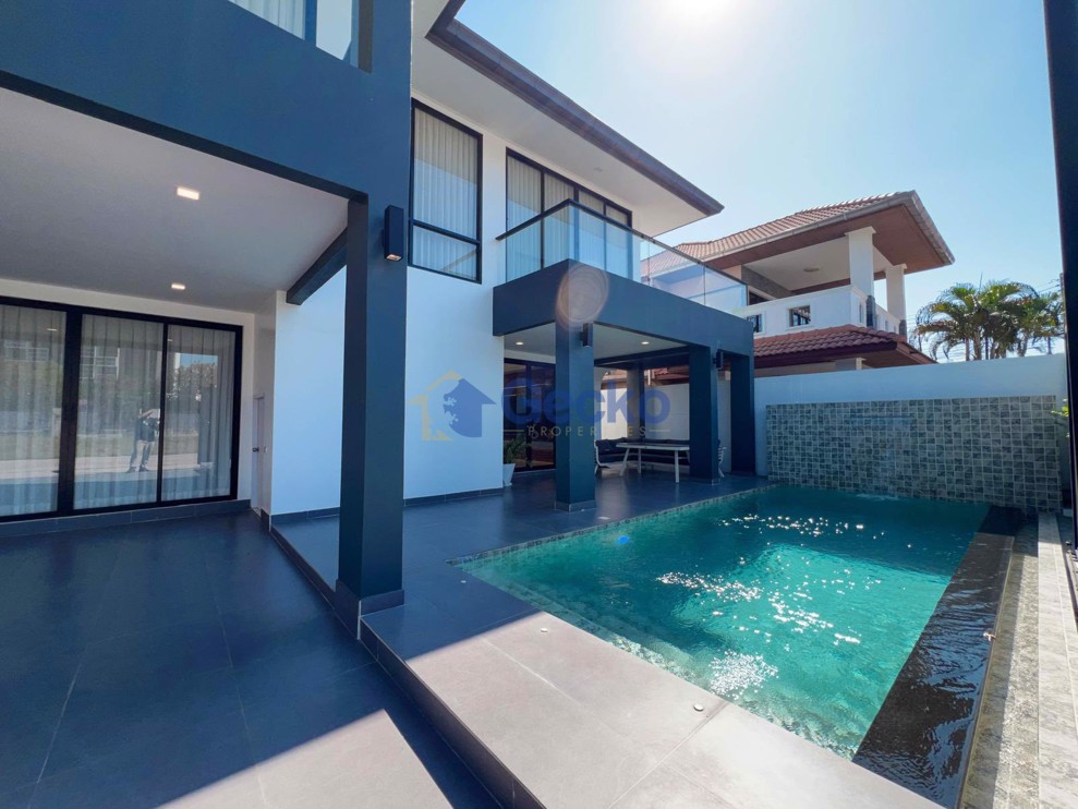 6 Bedrooms House in Eakmongkol 2-1  East Pattaya H013169 (Cover Photo)