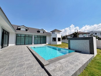 3 Bedrooms House in Paradise Villa 3  East Pattaya H013170