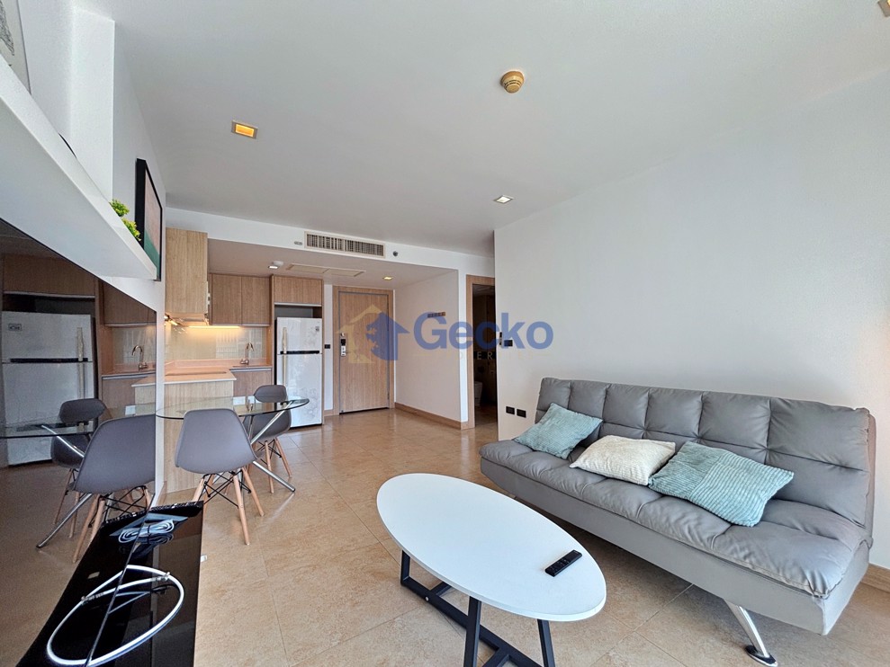 1 Bedroom Condo in The Cliff Pratumnak C013172 (Photo 1)