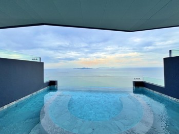 2 Bedrooms Condo in Arom Wongamat Wongamat C013175