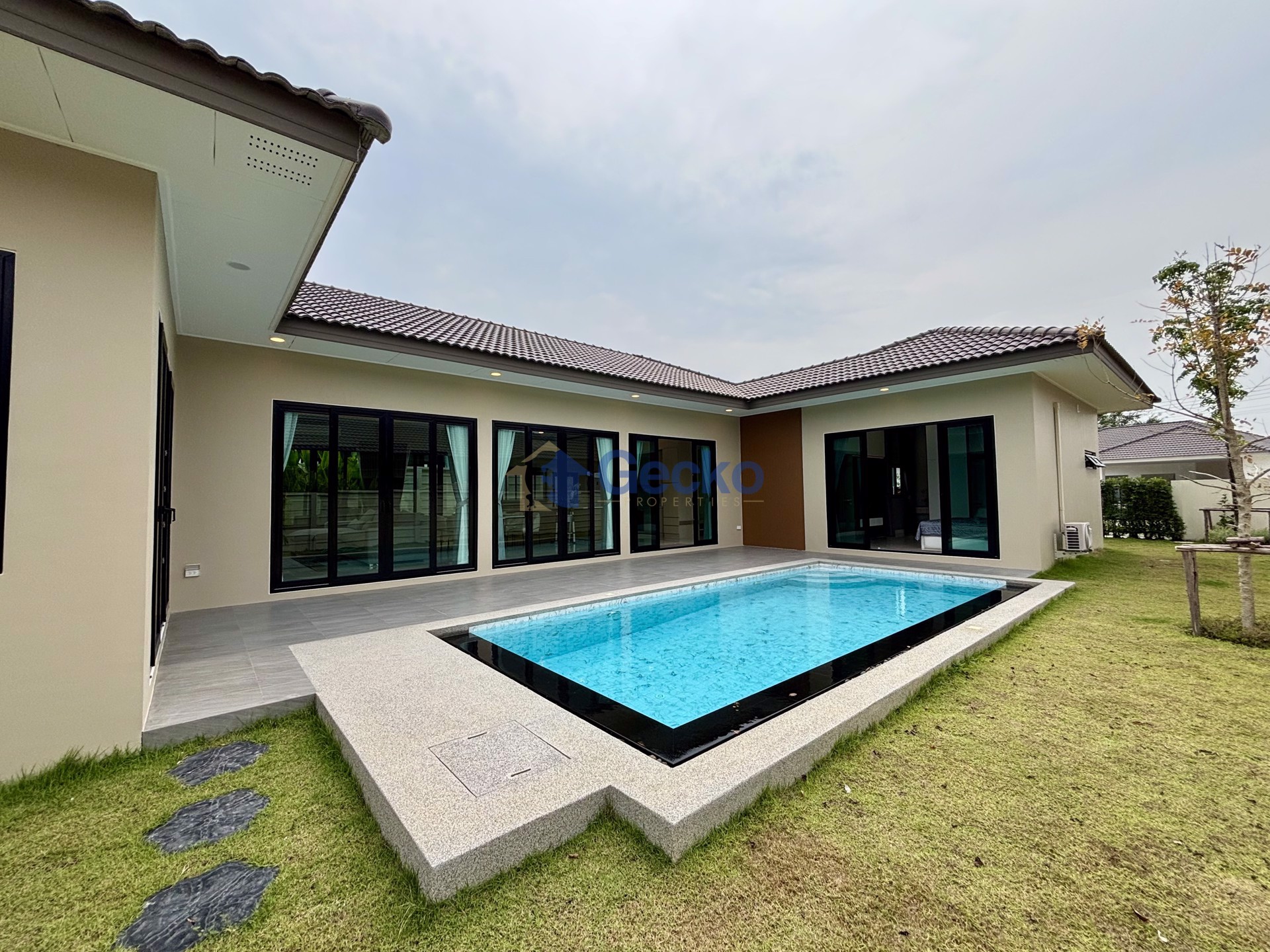 3 ห้องนอน บ้าน in Garden Ville 9  พัทยาตะวันออก H013192