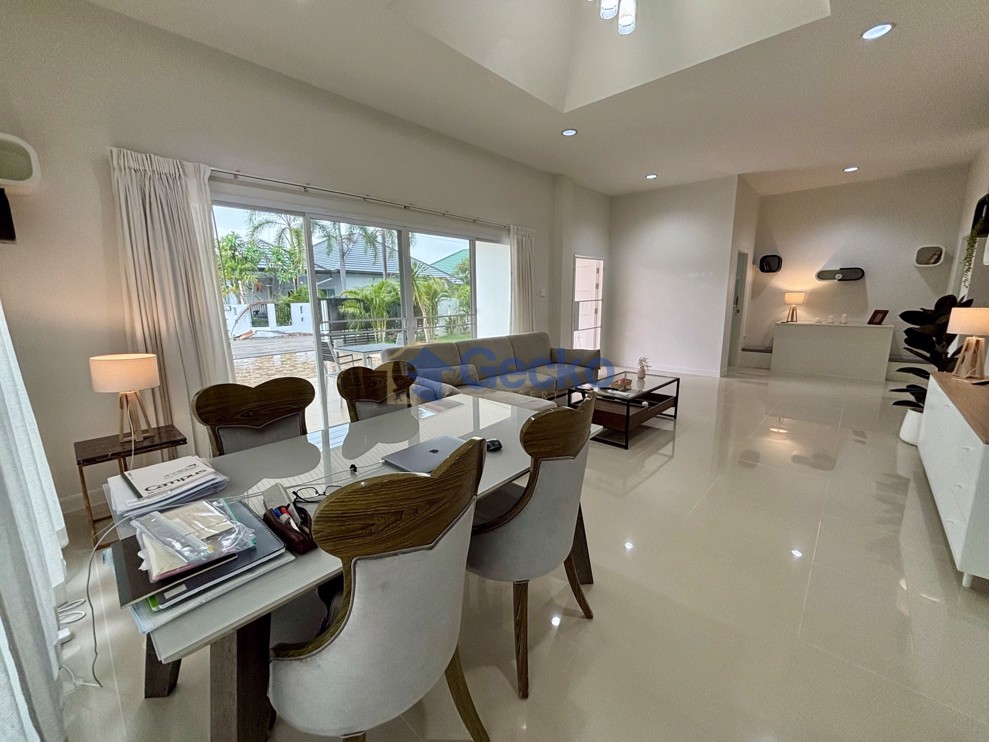 3 Bedrooms House in SP Village 5  East Pattaya H013200 (Photo 3)