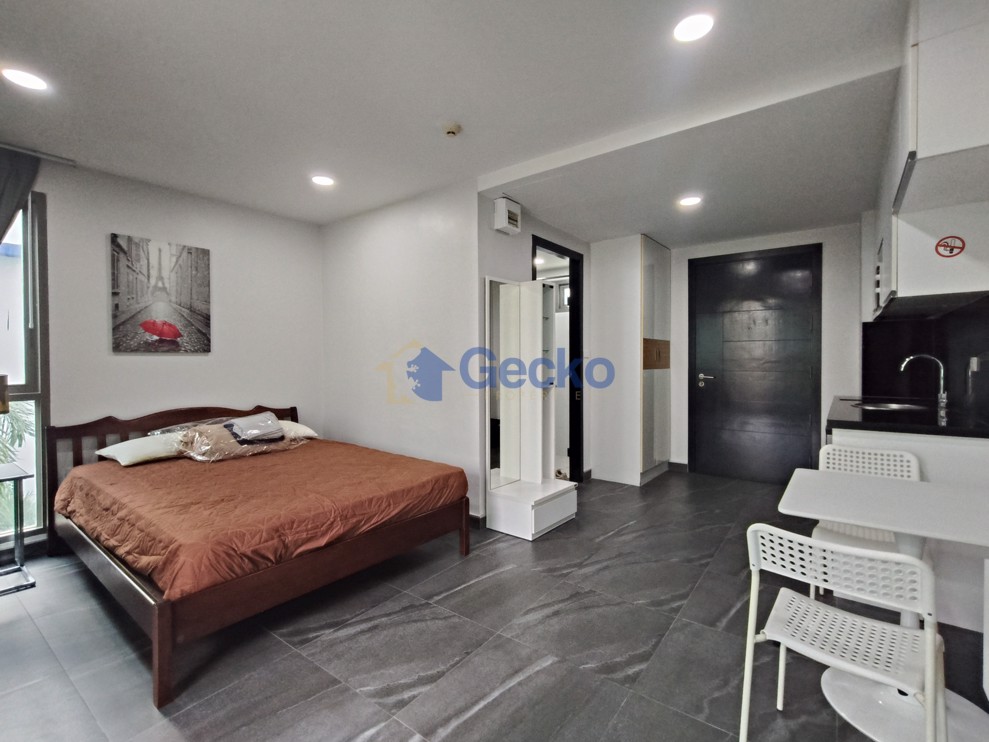 Studio Condo in The Urban Central Pattaya C010313 (Photo 3)