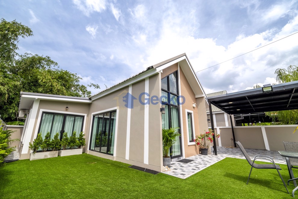 3 Bedrooms House  East Pattaya H013213 (Cover Photo)