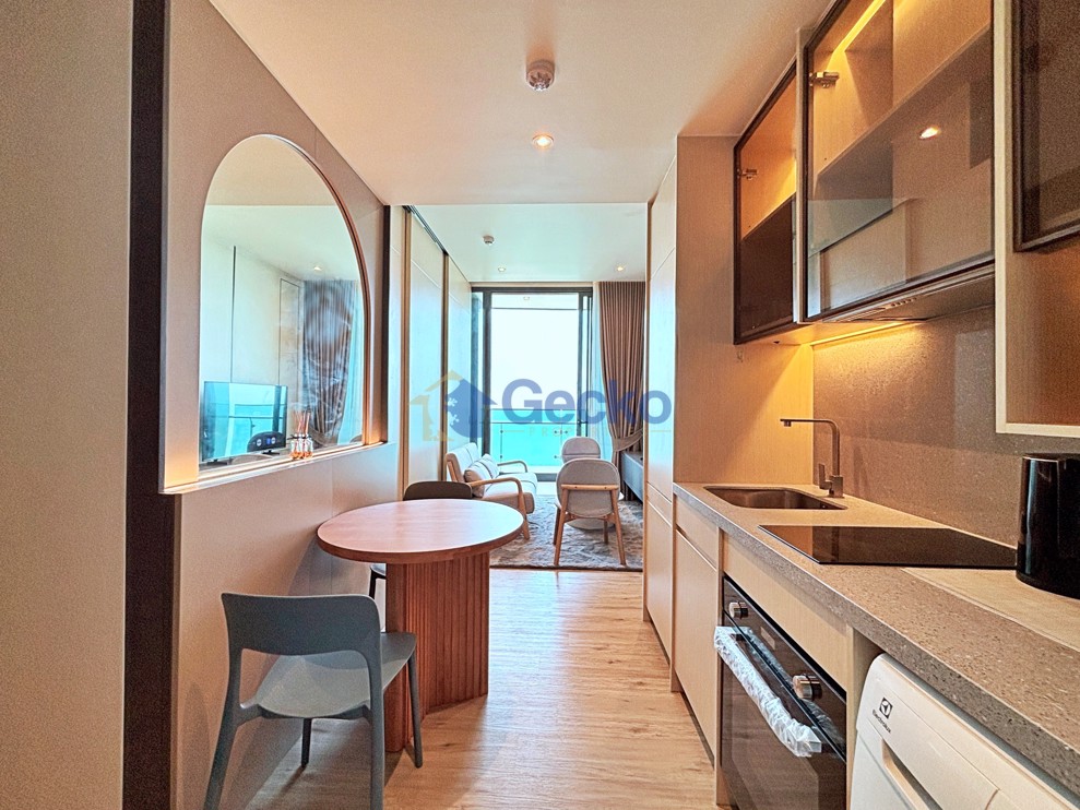1 Bedroom Condo in Arom Wongamat Wongamat C013220 (Photo 1)