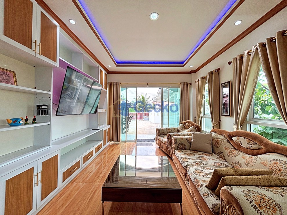 9 Bedrooms House  Na Jomtien H013221 (Photo 4)