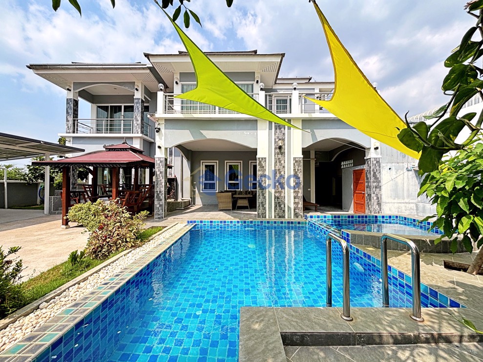 9 Bedrooms House  Na Jomtien H013221 (Cover Photo)
