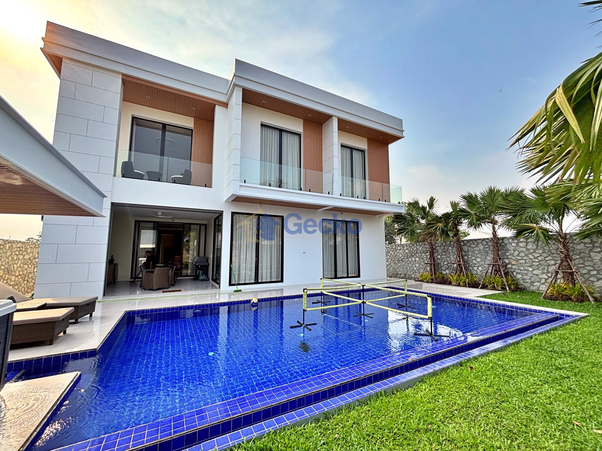 Lakeside Court 6