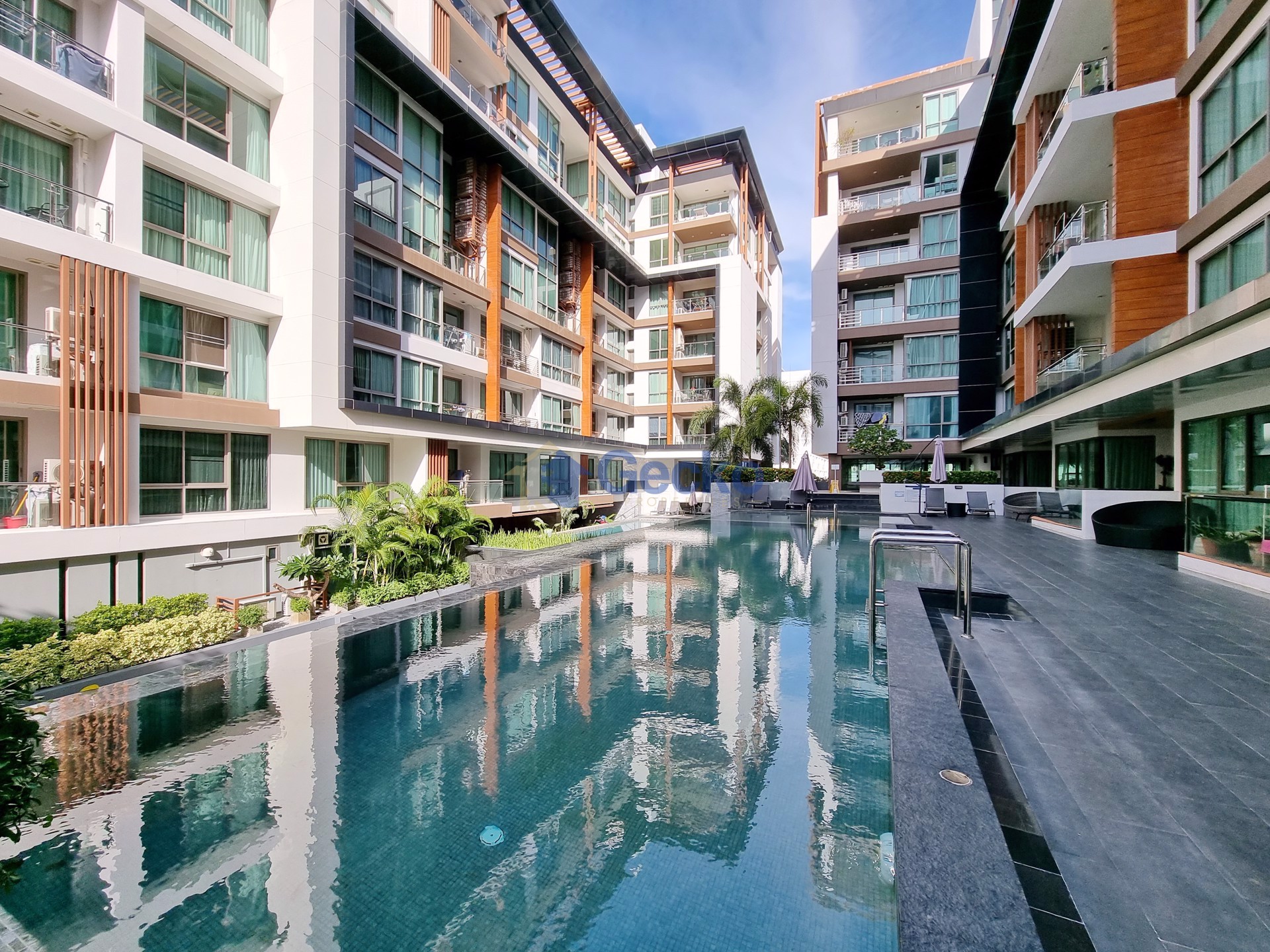 2 Bedrooms Condo in The Urban Central Pattaya C013225