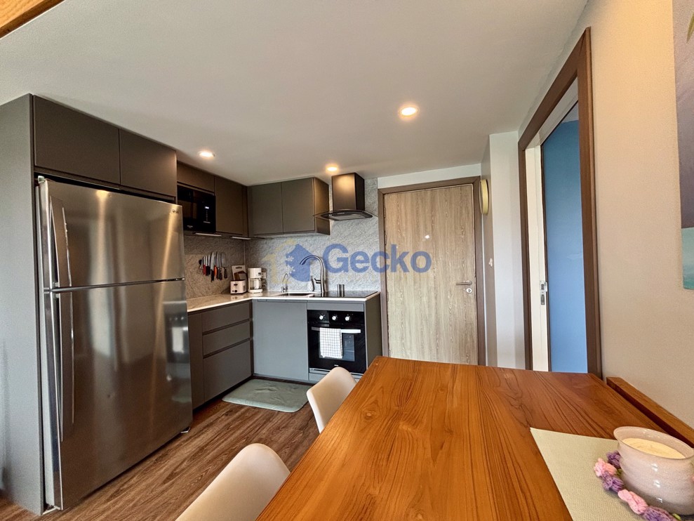 2 ห้องนอน คอนโดมิเนี่ยม in Sea Saran Condo บางเสร่ C009903 (Photo 3)