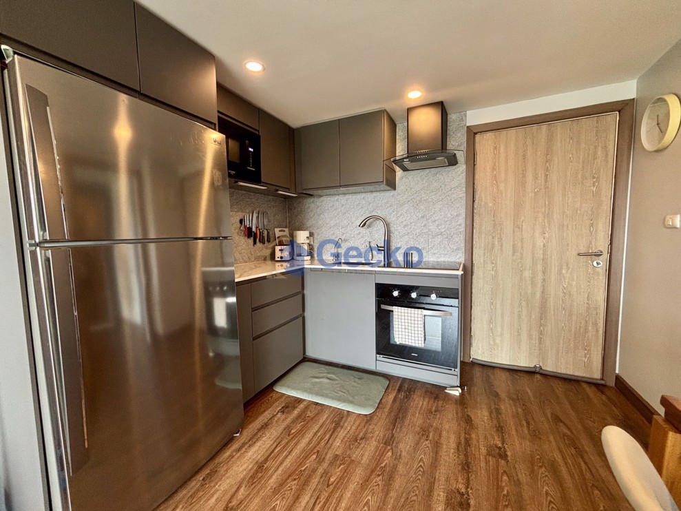 2 ห้องนอน คอนโดมิเนี่ยม in Sea Saran Condo บางเสร่ C009903 (Photo 4)