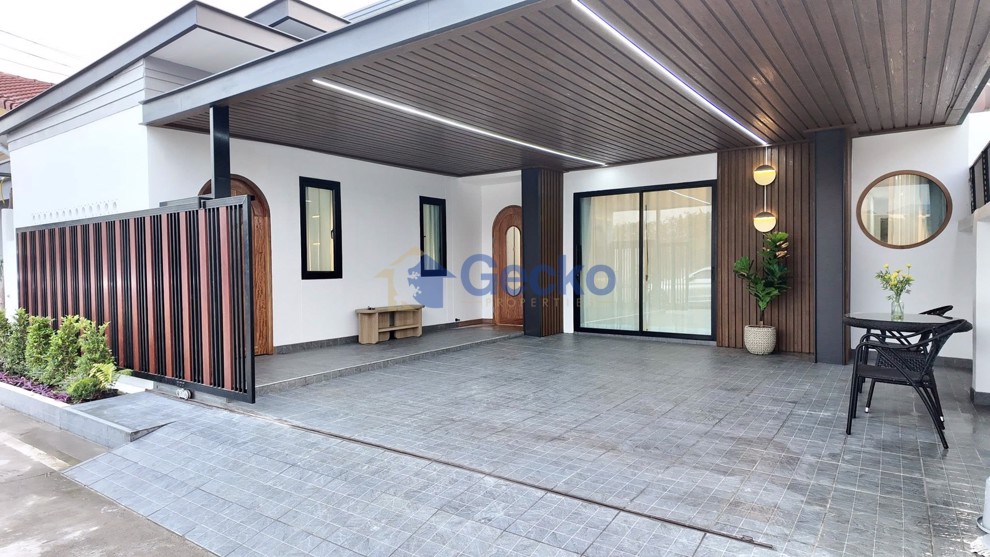 3 Bedrooms House  East Pattaya H013243 (Photo 1)