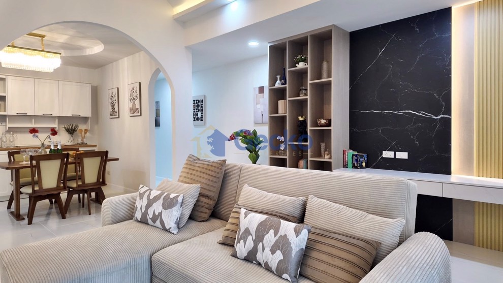 3 Bedrooms House  East Pattaya H013243 (Photo 4)