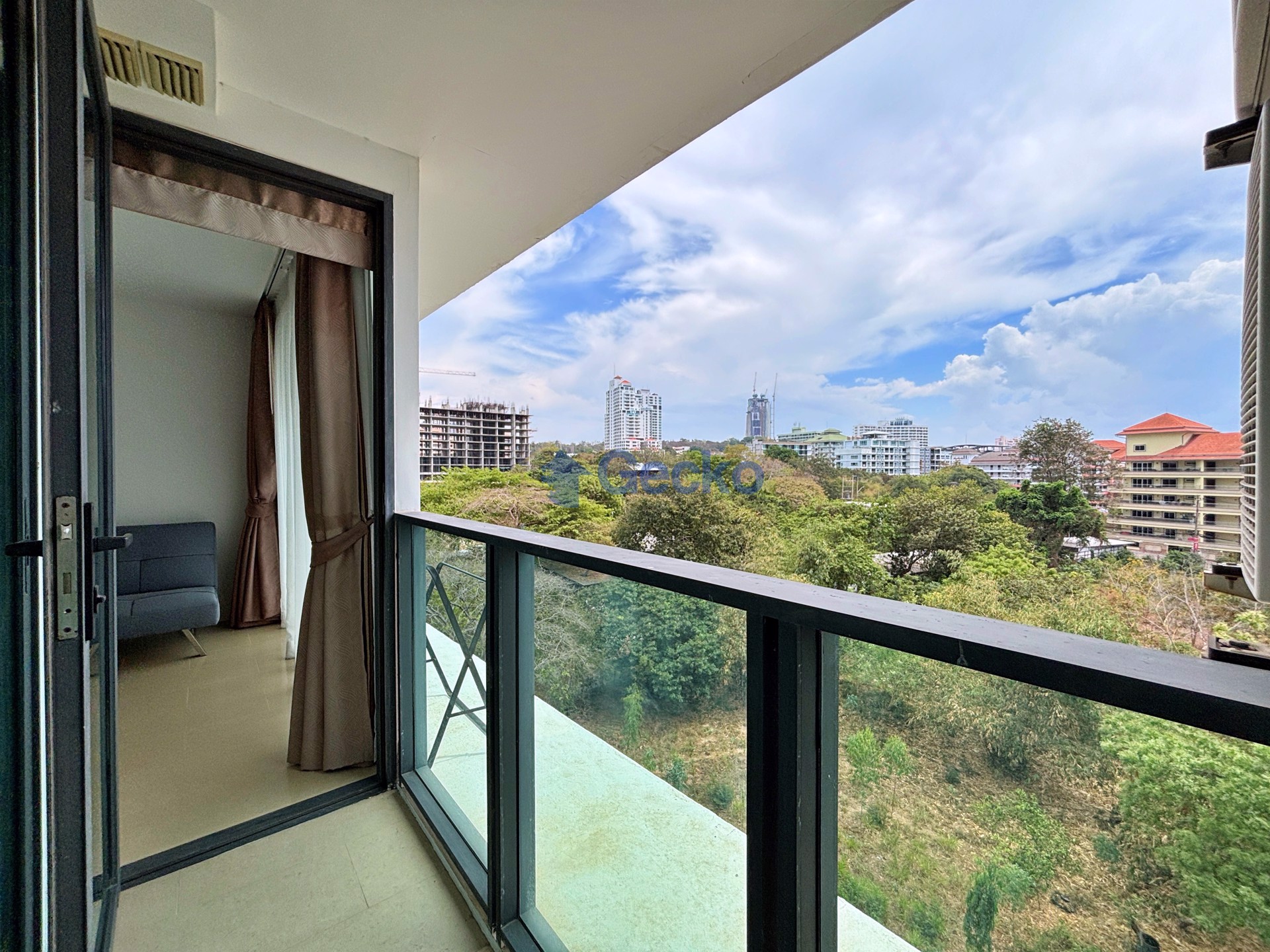 1 Bedroom Condo in Aurora Pratumnak C013244
