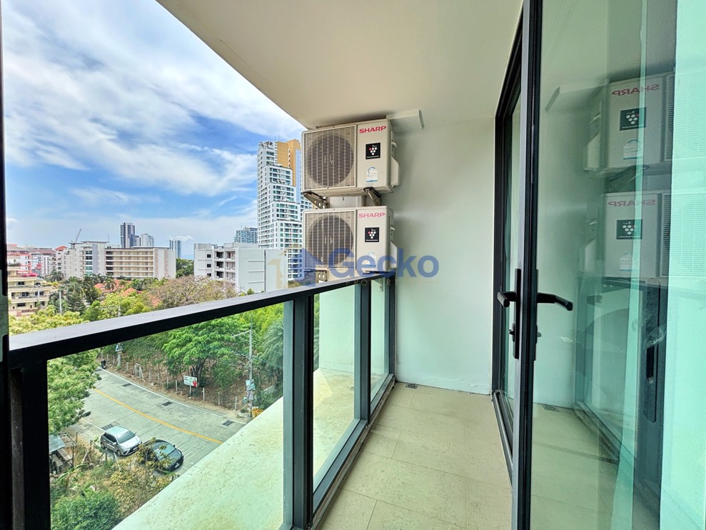 1 Bedroom Condo in Aurora Pratumnak C013244 (Photo 1)