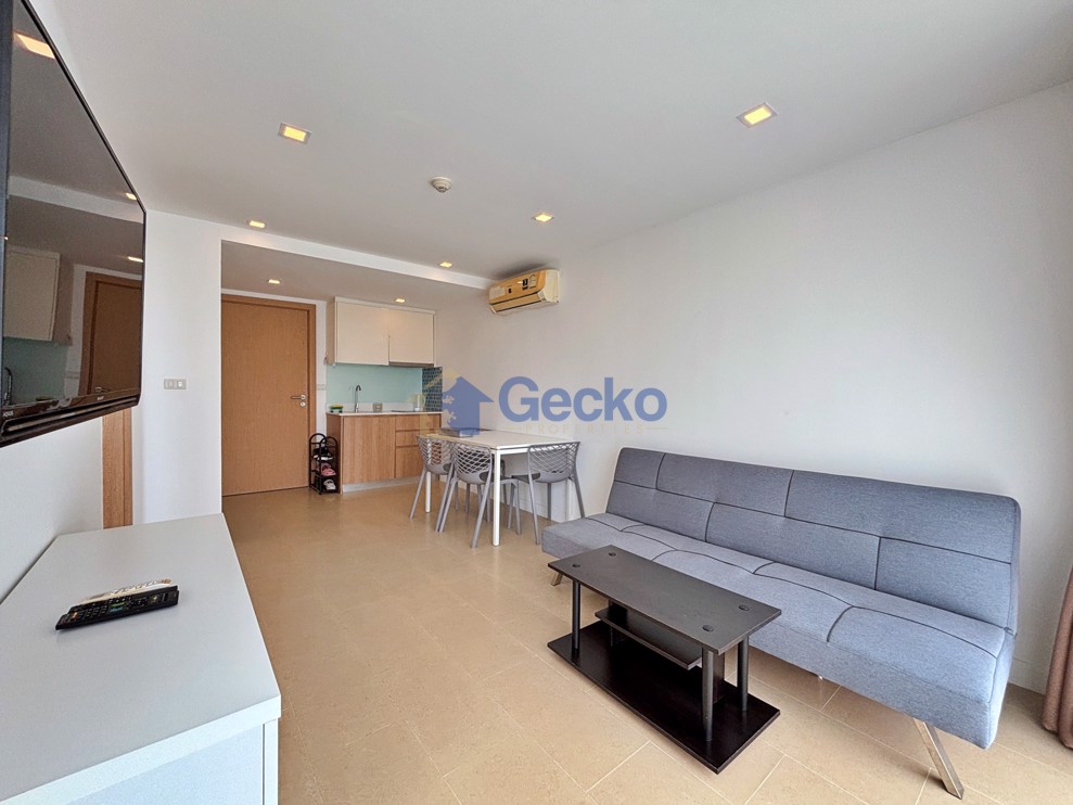 1 Bedroom Condo in Aurora Pratumnak C013244 (Photo 3)