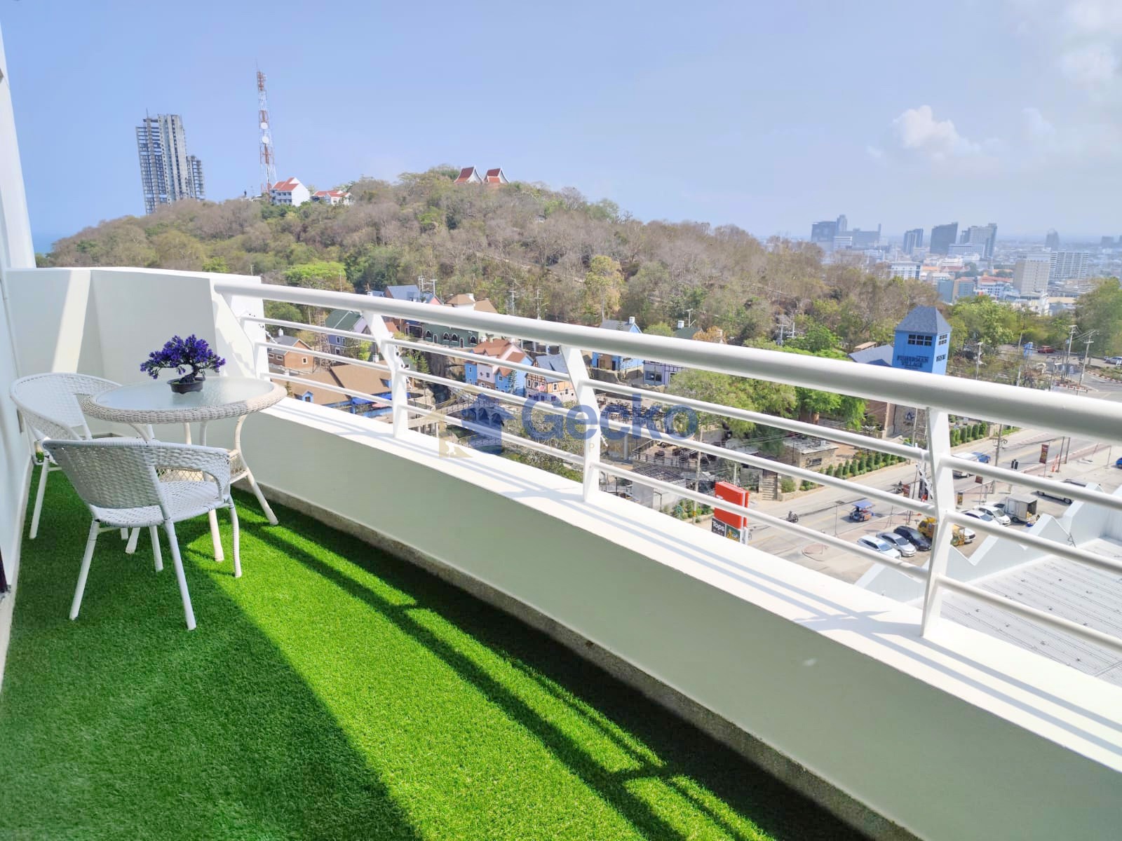 2 Bedrooms Condo in Pattaya Hill Resort Pratumnak C013245