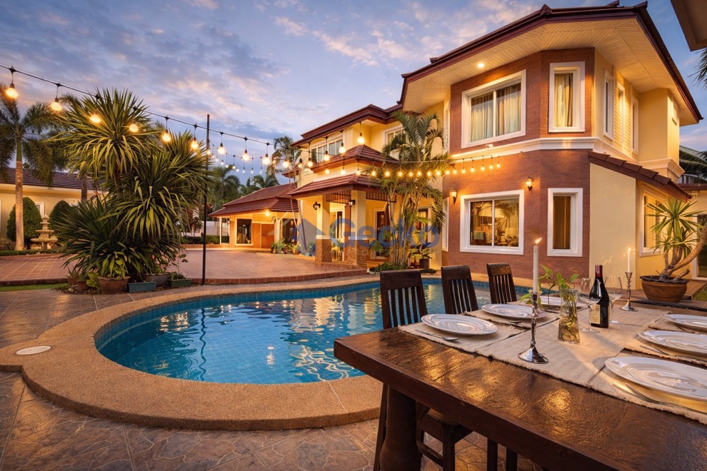 5 Bedrooms House  East Pattaya H009414 (Photo 1)