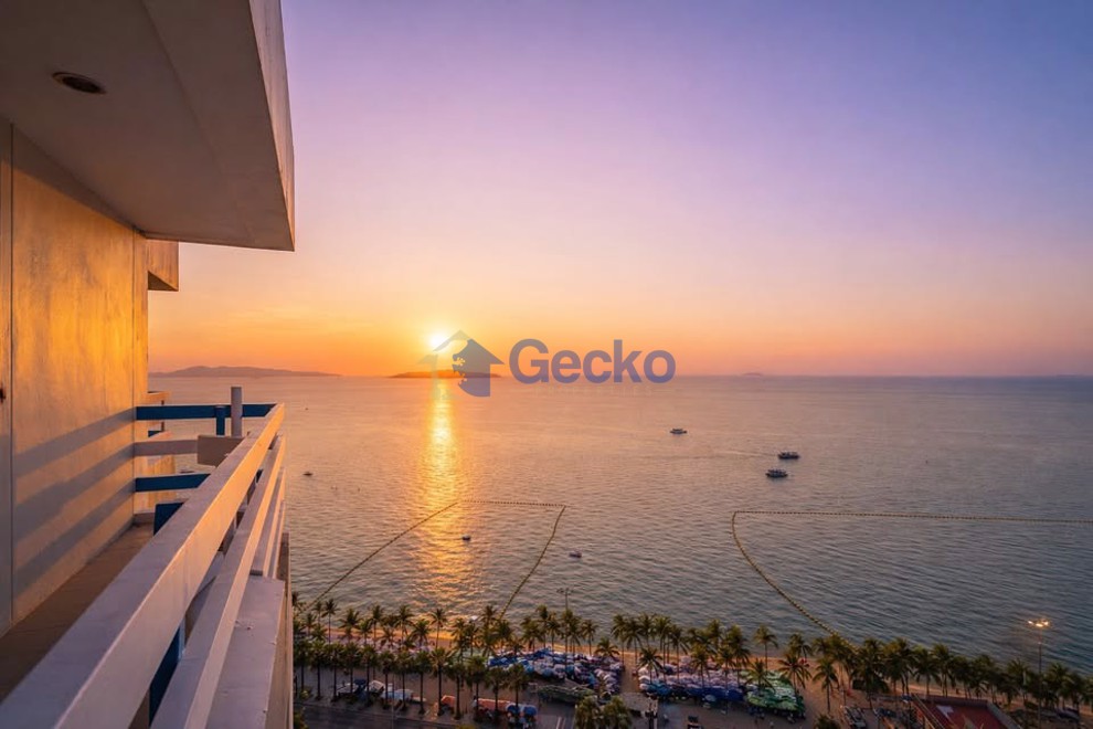 2 Bedrooms Condo in Jomtien Plaza Condotel Jomtien C013256 (Photo 1)