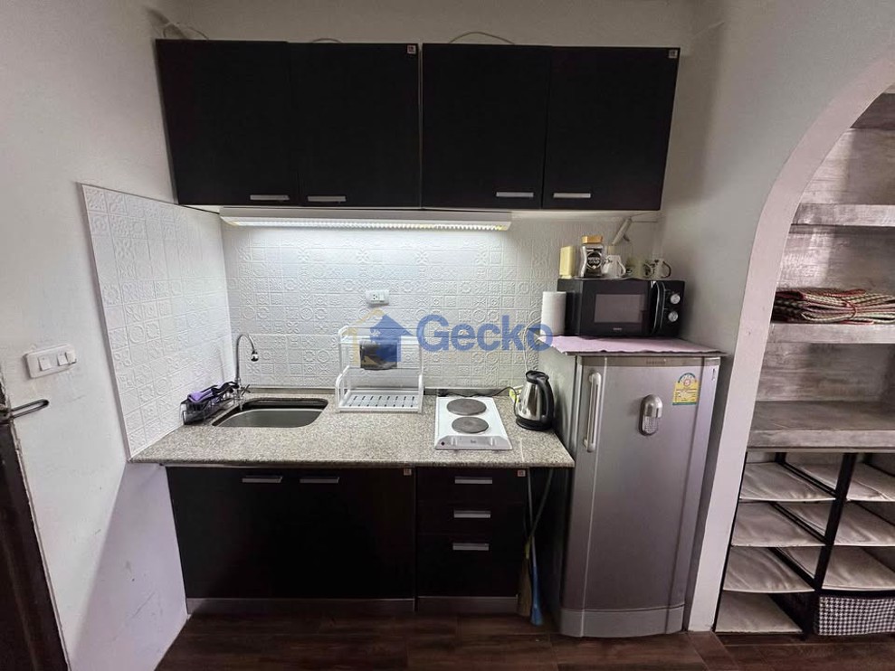 Studio Condo in Thep Thip Mansion Pratumnak C013264 (Photo 4)