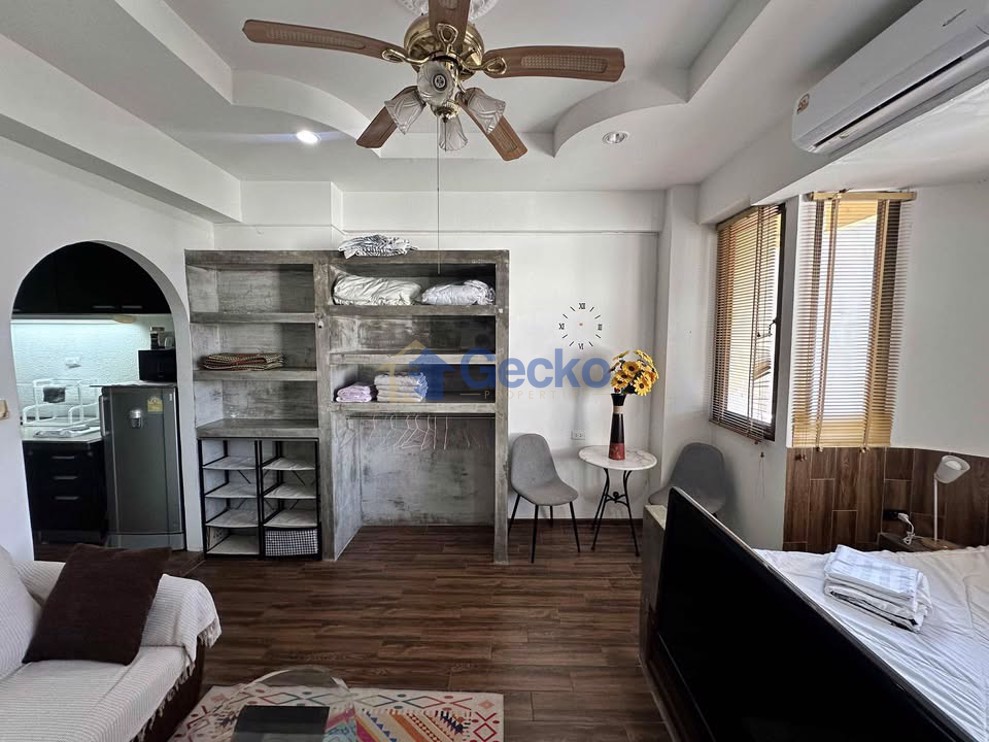 Studio Condo in Thep Thip Mansion Pratumnak C013264 (Photo 1)
