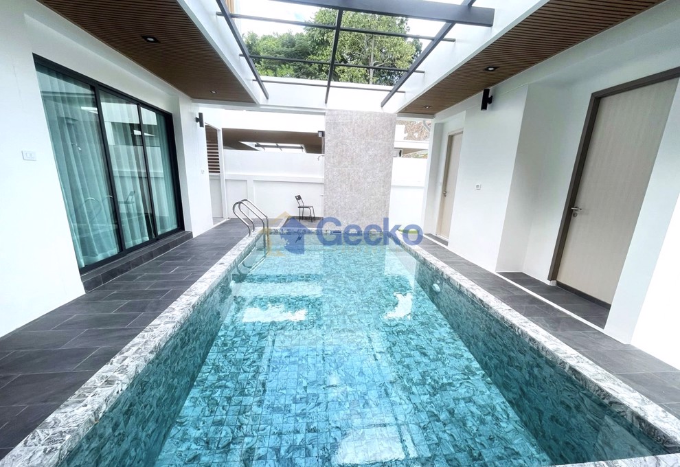 4 Bedrooms House  East Pattaya H013270 (Cover Photo)
