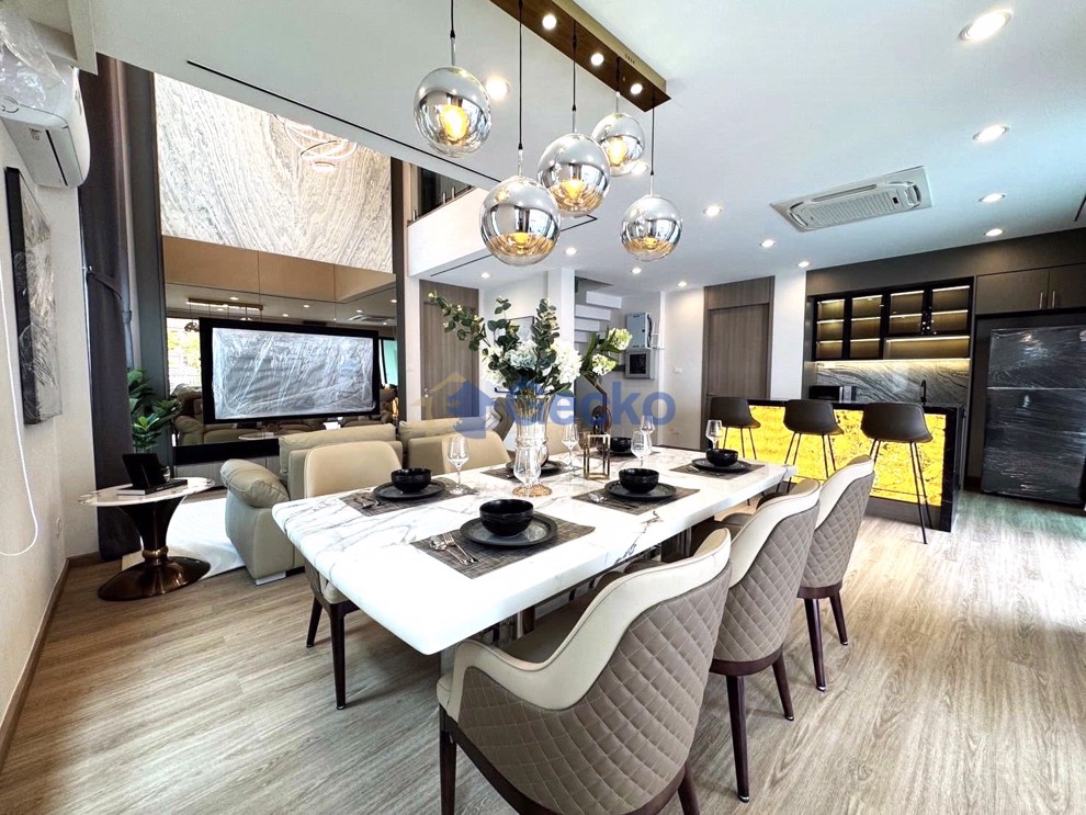 4 Bedrooms House  East Pattaya H013270 (Photo 4)