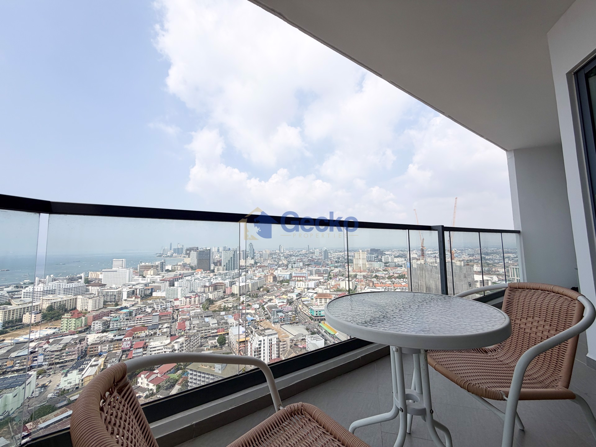 2 Bedrooms Condo in Arcadia Millennium Tower South Pattaya C013273