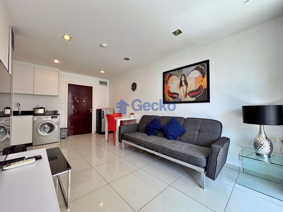 1 Bedroom Condo in Art on the Hill Pratumnak C013275 (Photo 3)
