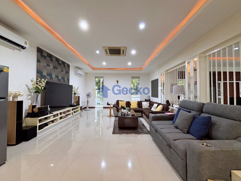 4 Bedrooms House in The Regent Estate Village 2  East Pattaya H013278 (Photo 3)