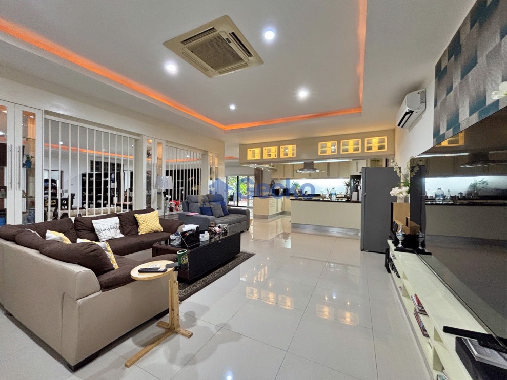 4 Bedrooms House in The Regent Estate Village 2  East Pattaya H013278 (Photo 2)
