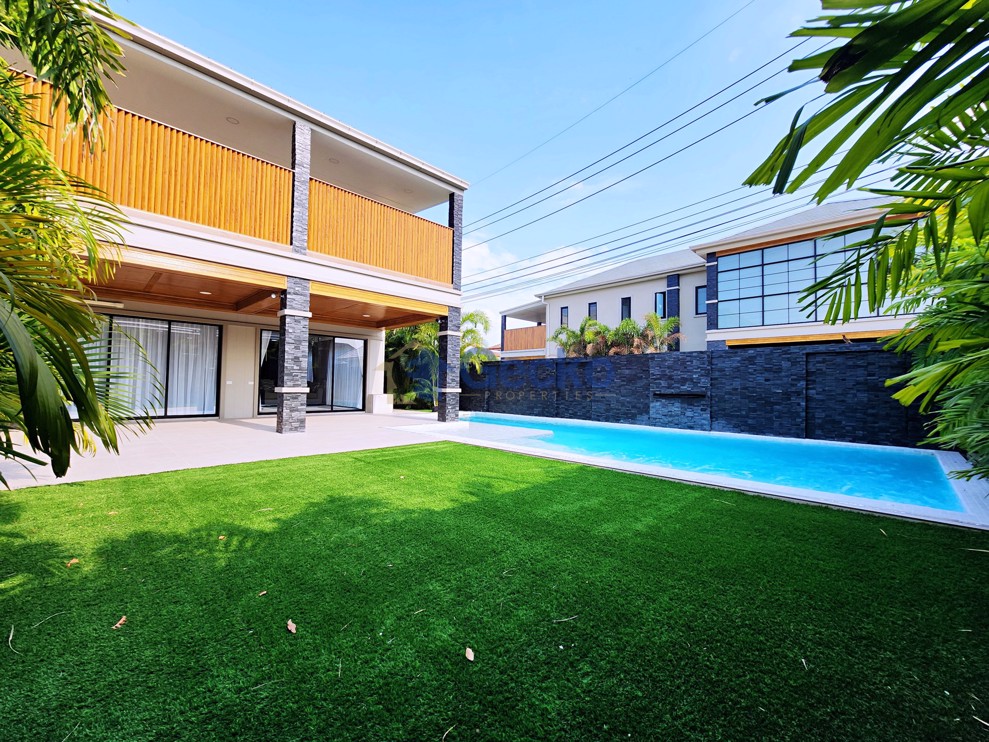 4 ห้องนอน บ้าน in The Shades Villas  พัทยาตะวันออก H013279 (Photo 2)