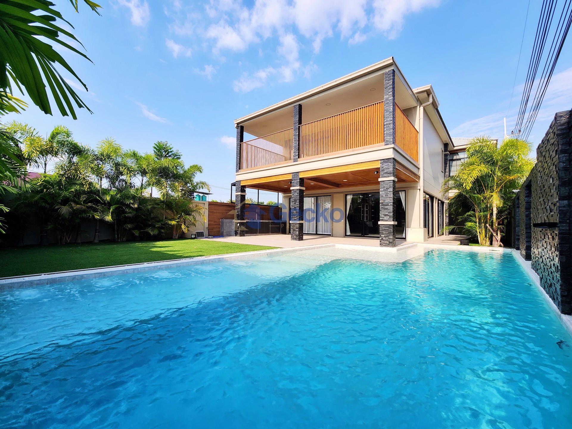4 ห้องนอน บ้าน in The Shades Villas  พัทยาตะวันออก H013279