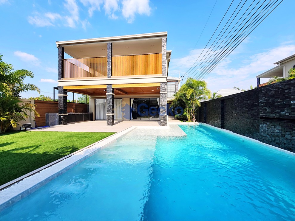 4 ห้องนอน บ้าน in The Shades Villas  พัทยาตะวันออก H013279 (Photo 1)