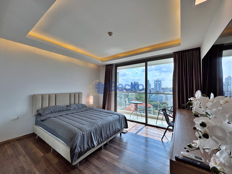 Studio Condo in The Peak Towers Pratumnak C013262 (Photo 1)