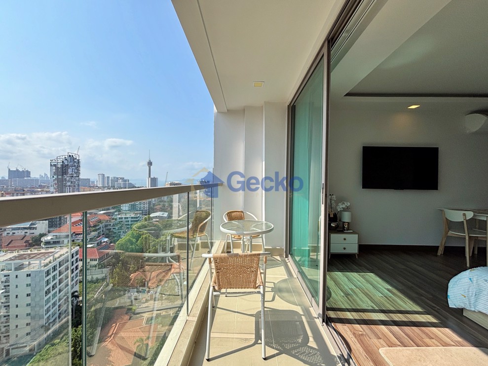 Studio Condo in The Peak Towers Pratumnak C013287 (Photo 1)