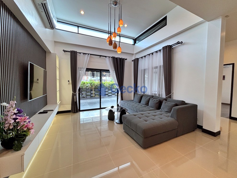 3 Bedrooms House in Patta Village  East Pattaya H013300 (Photo 3)