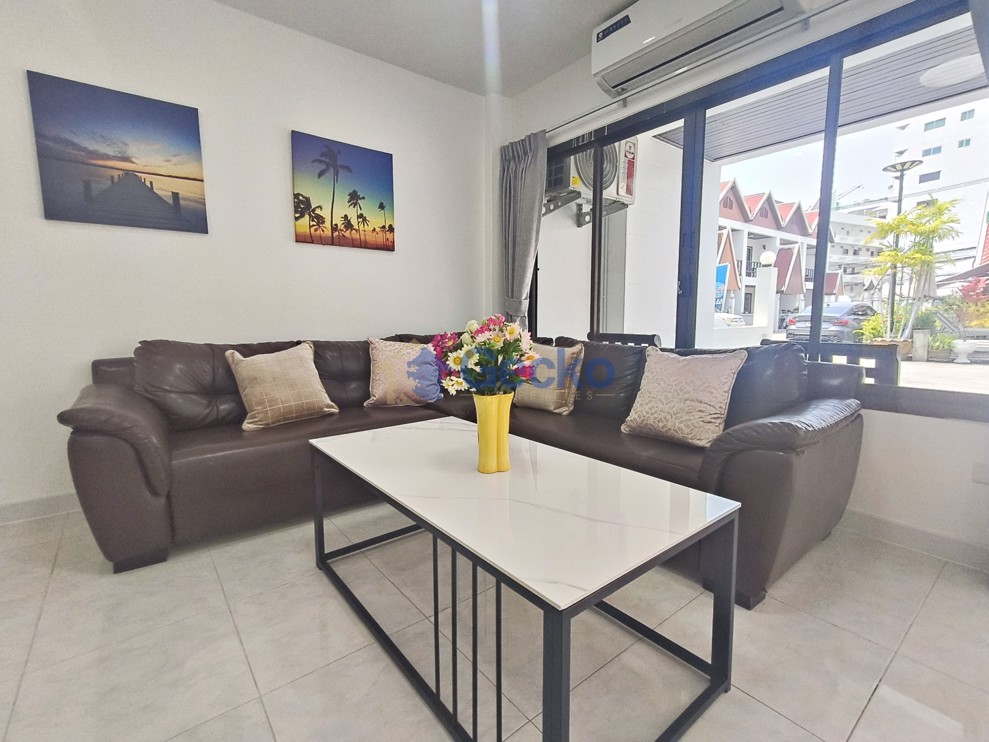 4 Bedrooms House in Corrib Village  Pratumnak H013304 (Photo 1)
