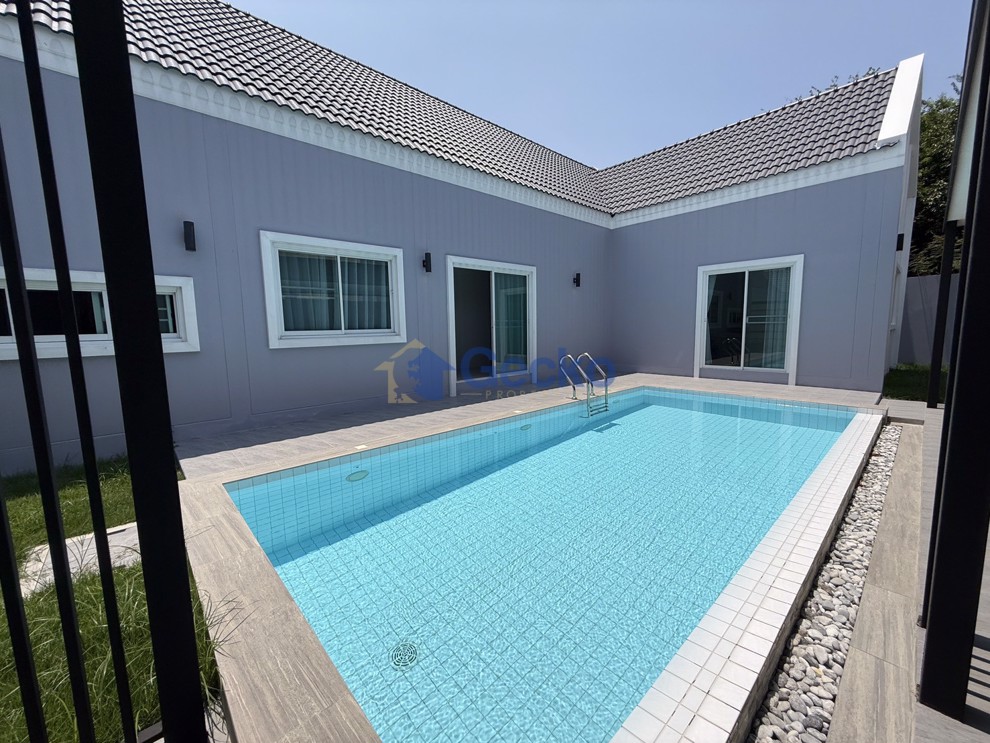 4 Bedrooms House  East Pattaya H013309 (Photo 1)